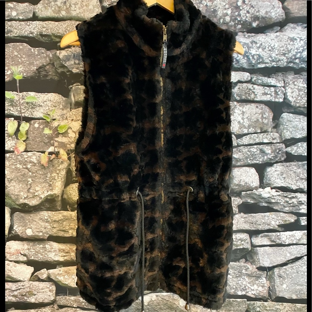 Beautiful Vintage Faux Fur Vest - Picture 1 of 4